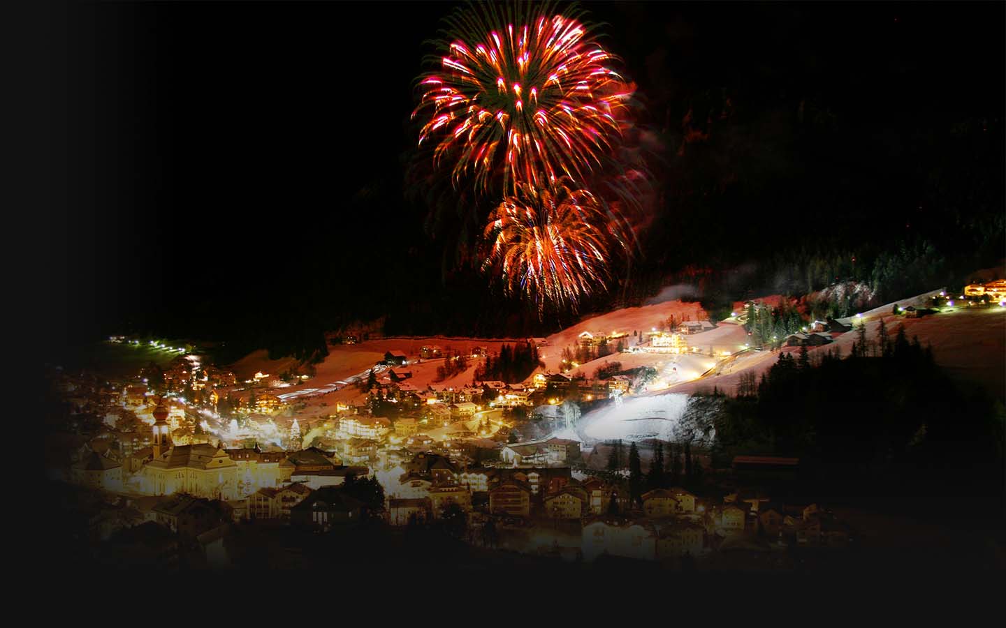 Feux d'artifice à Ortisei le soir du Nouvel An